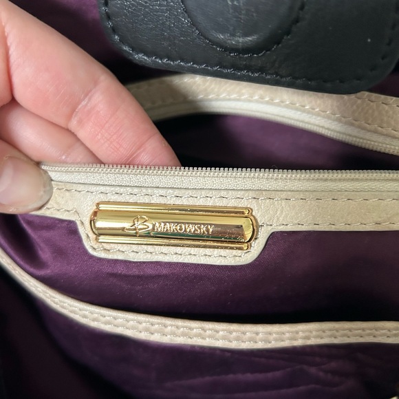 B . Makowsky Luxury Leather Women’s Purse, Shoulder Bag - Picture 5 of 14